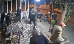 Depreme kahvehanede yakalanan vatandaşların panik hali kamerada