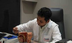 Dr. Öcük: "Yanlış dolgu uygulamaları kalıcı hasar ve ölüme neden olabilir" açıklamasını yaptı.