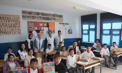 Eğil Belediyesi, çocuklara diş ve sağlıkla ilgili hediyeler dağıttı