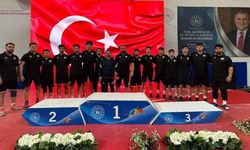 Grekoromen güreşte Erzincan ekibi yarı finale çıktı