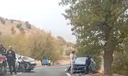 İki otomobil çarpıştı: 10 yaralı