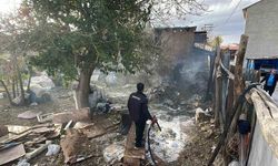 İtfaiye, evin çatısına sıçrayan yangını büyümeden söndürdü