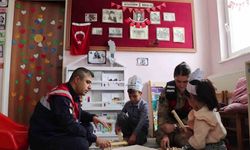 Jandarmadan çocuklara destek