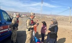 Kadına yönelik şiddeti önlemek için kapı kapı dolaşıyor