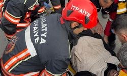 Kamyonet ile kamyon çarpıştı: 1 yaralı