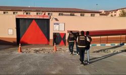 Kamyoneti ateşe veren 2 şüpheli tutuklandı