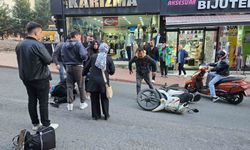 Karadeniz Ereğli’de motosiklet yayaya çarptı; 3 yaralı