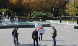 Kayseri’de Boşanmak isteyen şahıstan tek kişilik eylem