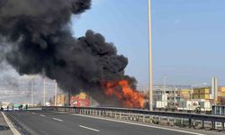 Mersin’de Mazot yüklü tanker alev alev yandı, gökyüzünü kara dumanlar kapladı