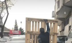 Motosiklet üzerinde palet taşıdı