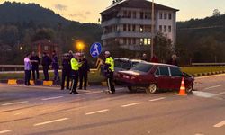 Otomobil çarpıştı: 6 yaralı