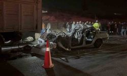 Otomobil kamyona arkadan çarptı: 3 ölü