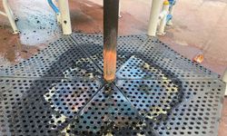 Parkta oynayan çocuklar oyuncağı ateşe verdi