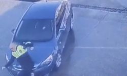 Polise çarpma anı kamerada