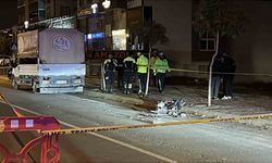 Polisten kaçan motosikletli, park halindeki kamyonete çarptı: 1 ölü 1 yaralı