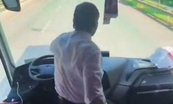Şoför araç seyir halindeyken ayağa kalkıp oynadı