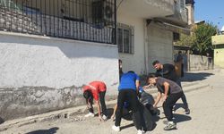 Spor Lisesi öğrencileri çevreye el attı, mahalleyi temizledi