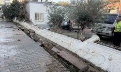 Su basan sitenin istinat duvarı yıkıldı