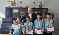 Süphan Ortaokulu öğrencileri kros müsabakalarında il birincisi oldu