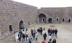 Tarihi mekanda öğrencilere ders