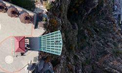 Tarihi mekanlarda viyolonsel ile eşsiz performans