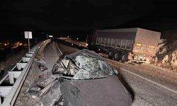 Tıra çarpan otomobilde 4 kişi yaralandı