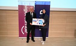 Uşak Üniversitesi yenilikçi fikirlerle geleceğe yön veren gençleri ödüllendirdi