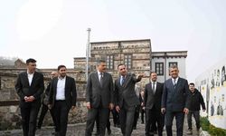 Vali Çiftçi, "Dil ve Edebiyat Konağı"nı inceledi, "Edebiyat Sokağı"nda gezdi