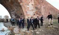 Vali Çiftçi, Köprüköy’de incelemelerde bulundu