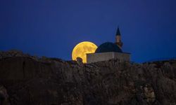 Van Kalesi, "Kunduz Süper Ay" ile görsel şölen oluşturdu