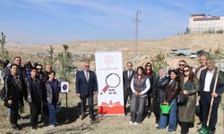 Van’da öğrenciler "Yeşil Vatan" için fidan dikti