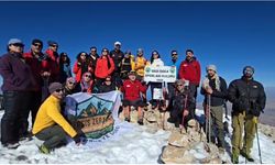 Vanlı dağcılardan ’Öğretmenler Günü’ne özel tırmanış