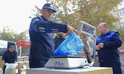 Zabıta ekipleri pazar alanlarını denetledi