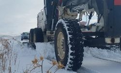 Yılın İlk Kar Mücadelesi Başladı: Iğdır'da Kapanan Köy Yolları Ulaşıma Açılıyor!