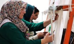 Iğdırlı Kadınlar Üretiyor: Kilim Atölyesinde 35 Kadın Çalışıyor
