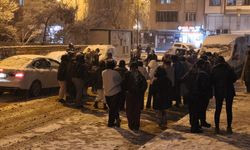 IĞDIR MERKEZDE KAR SEVİNCİ: VATANDAŞLAR HALAY ÇEKİP FOTOĞRAF ÇEKTİRDİ