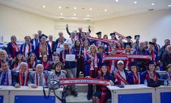 1990 mezunları 35 yıl sonra aynı amfide buluştu