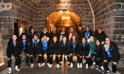 Ağrı kadın futbolcularının konaklama masraflarını üstlendi