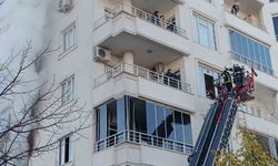 Batman'da apartmanda yangın: 20'den fazla kişi itfaiye merdiveniyle kurtarıldı