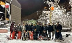 Çatak'ta çocuklar kar katilini eğlenceye dönüştürdü