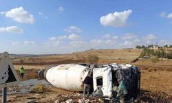 Devrilen beton mikserinin sürücüsü yaralandı