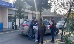 Fatih'te sürücü bekçiye çarpıp kaçtı