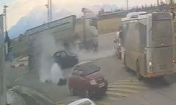 Karaman'da kamyon otomobile çarptı: 2 yaralı