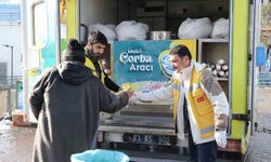 Karlı havada sıcak çorba ikramı