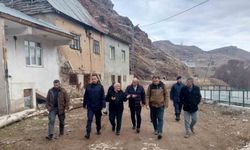 Köy sakinleriyle bir araya geldi