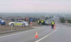 Kütahya’da otomobil ile traktör çarpıştı: 2 yaralı