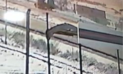 Nevşehir'de kayganlaşan yolda şarampole devrilen tır kameralara yansıdı