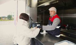 Öğrencilere sıcak çorba ikramı