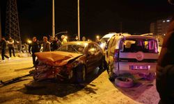 Otomobil hurdaya döndü: 2 yaralı