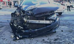 Otomobil ile motosiklet kafa kafaya çarpıştı: 1 yaralı